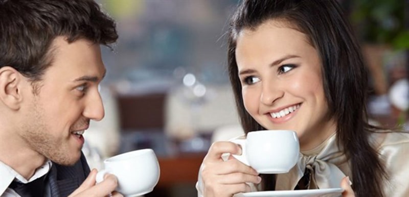 Răng vẫn trắng sáng dẫu uống trà, cà phê thường xuyên. (Ảnh: Internet)